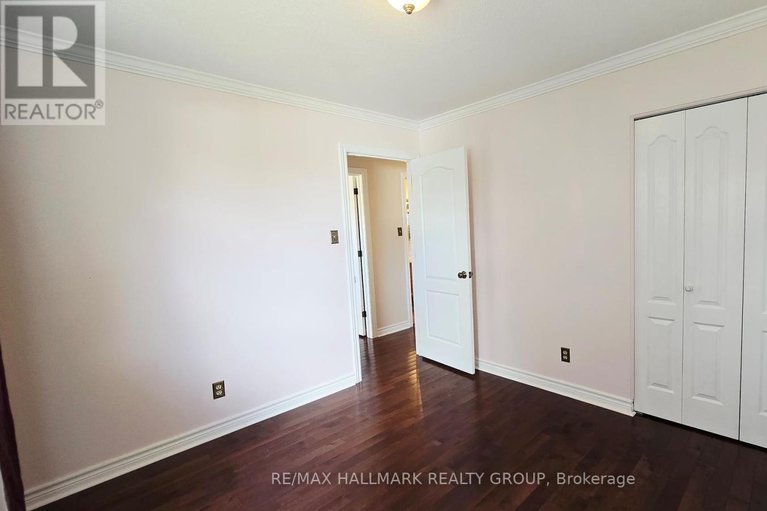 28842722/38-hadley-circle/bells-corners/ottawa/ontario/K2H6N9_17