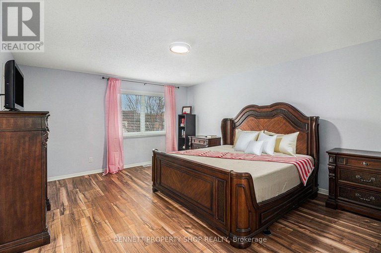 29256595/1067-rocky-harbour-crescent/riverside-southgloucester-glen/ottawa/ontario/K1V1V3_24