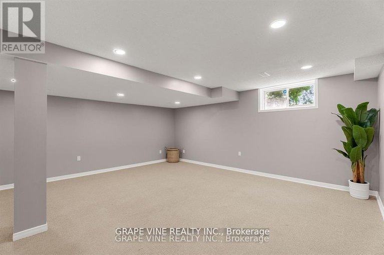 28872542/564-aberfoyle-circle/morgans-grantsouth-march/ottawa/ontario/K2K3R3_20