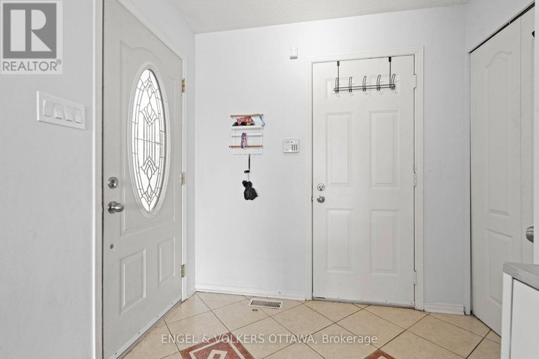 29393550/783-nesting-way/fallingbrookgardenway-south/ottawa/ontario/K4A3X6_3