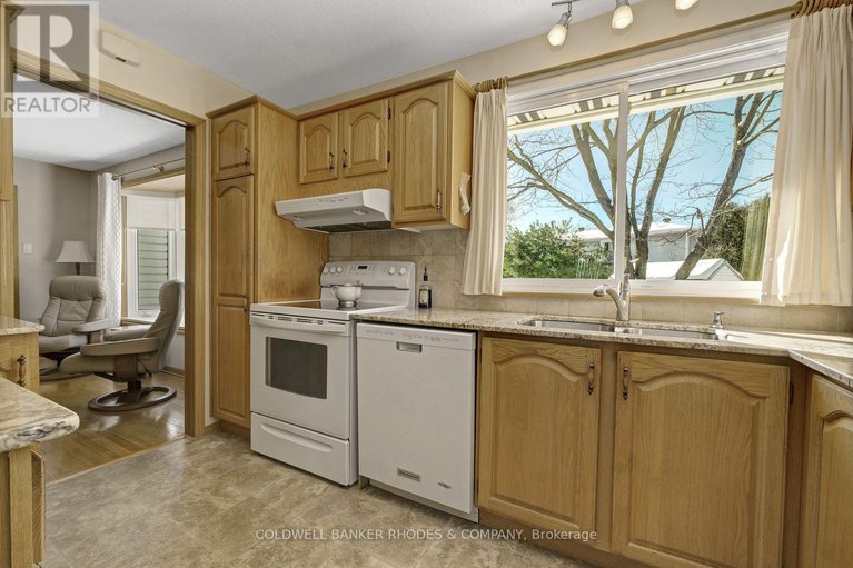 29319583/1550-northdale-street/pineview/ottawa/ontario/K1B4G8_14