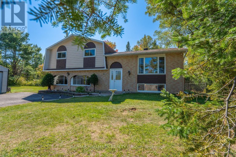 28875884/3960-farmers-way/carlsbad-springs/ottawa/ontario/K0A1K0_1