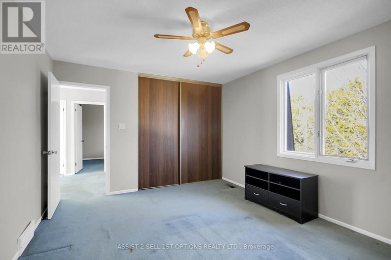 29626461/11-elvaston-avenue/craig-henrywoodvale/ottawa/ontario/K2G3T2_15