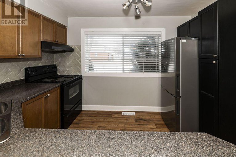28521116/3024-fairlea-crescent/heron-gateindustrial-park/ottawa/ontario/K1V8T7_9