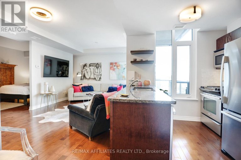 28977226/407-575-byron-avenue/mckellarhighland/ottawa/ontario/K2A1R7_13