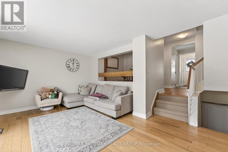 29353203/1126-grenoble-crescent/orleans-wood/ottawa/ontario/K1C2C6_9