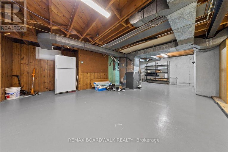 29678881/72-crownhill-street/cardinal-heights/ottawa/ontario/K1J7K8_24