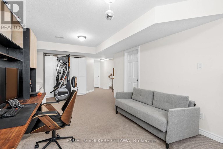 28731847/541-langelier-avenue/mer-bleuebradley-estatesanderson-park/ottawa/ontario/K1W0E7_32