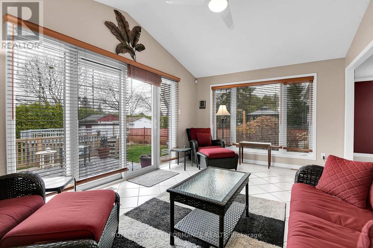 29673888/401-phoenix-crescent/bilberry-creekqueenswood-heights/ottawa/ontario/K1E1V6_19