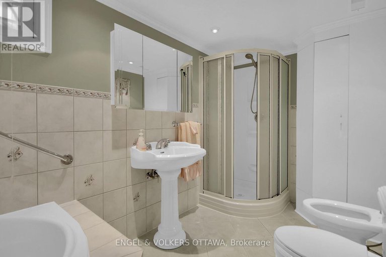 28483641/8-greenwich-avenue/carleton-heights/ottawa/ontario/K2E5E6_26
