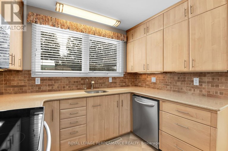 29663857/2166-bickerton-avenue/beacon-hill-north/ottawa/ontario/K1J6Y3_13