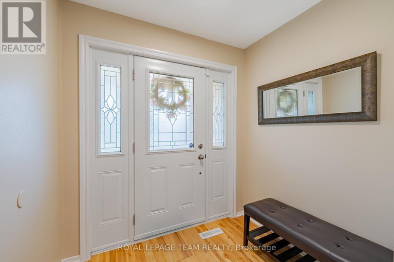 28613595/28-huntview-private/hunt-clubwestern-community/ottawa/ontario/K1V0M5_5