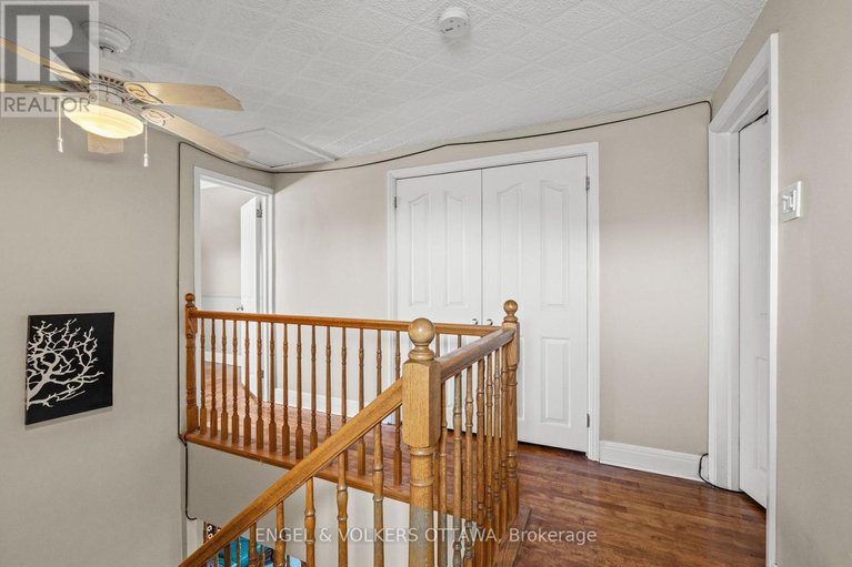 29526299/1372-ridgedale-street/emerald-woodssawmill-creek/ottawa/ontario/K1T1C5_19