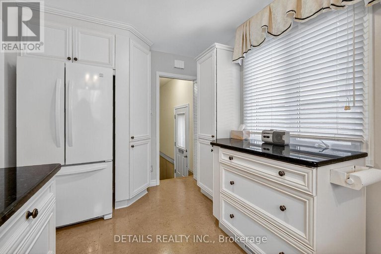 29077248/1031-connaught-avenue/queensway-terrace-north/ottawa/ontario/K2B5N2_20