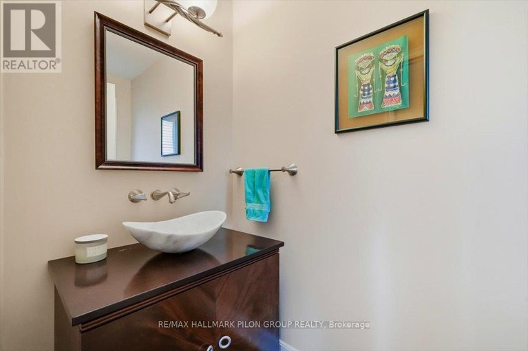 28990887/2380-virginia-drive/urbandale-acres/ottawa/ontario/K1H6S2_11
