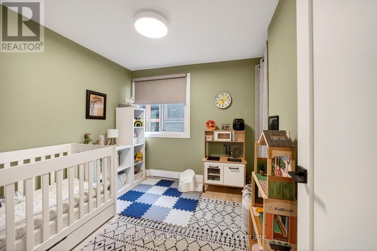 29616184/b-35-robinson-avenue/sandy-hill/ottawa/ontario/K1N8N8_14