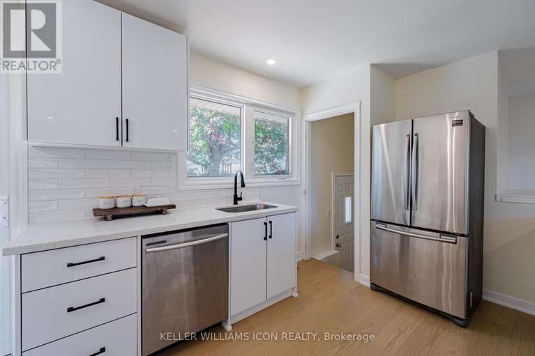 28966651/1666-fisher-avenue/borden-farmstewart-farmcarleton-heightsparkwood-hills/ottawa/ontario/K2C1X7_21