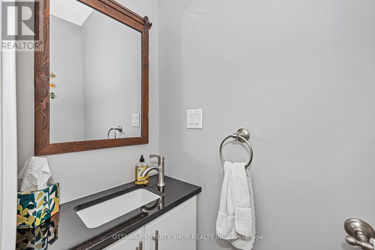 28399504/1355-mory-street/emerald-woodssawmill-creek/ottawa/ontario/K1T1C8_17