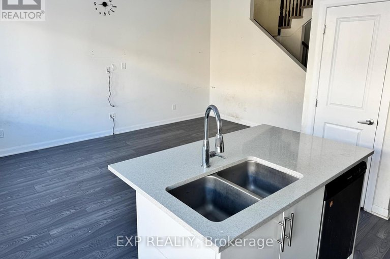 29303296/2063-caltra-crescent/half-moon-bay/ottawa/ontario/K2J6V4_8