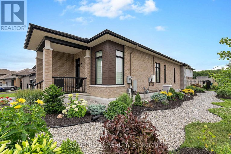 28585718/135-pathfinder-way/riverside-southgloucester-glen/ottawa/ontario/K1X0C9_5