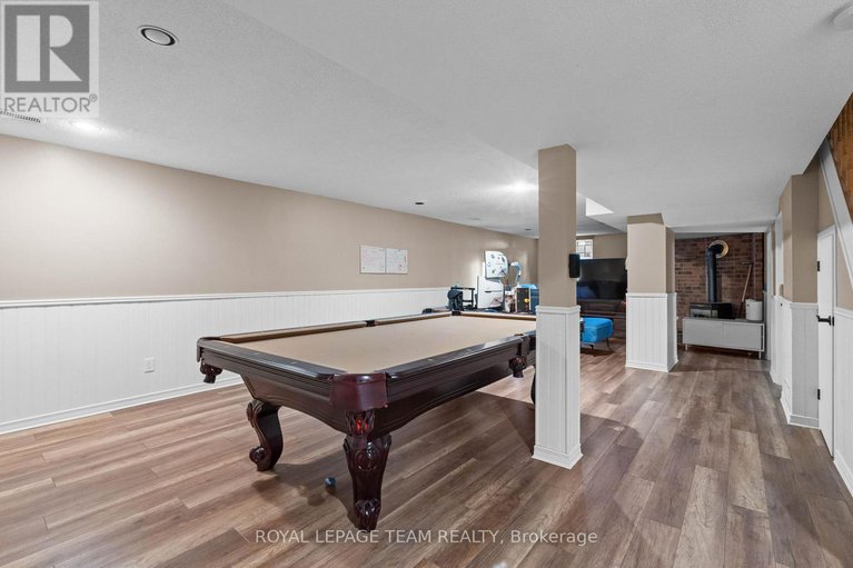 28879068/35-ivylea-street/craig-henrywoodvale/ottawa/ontario/K2G4X1_28
