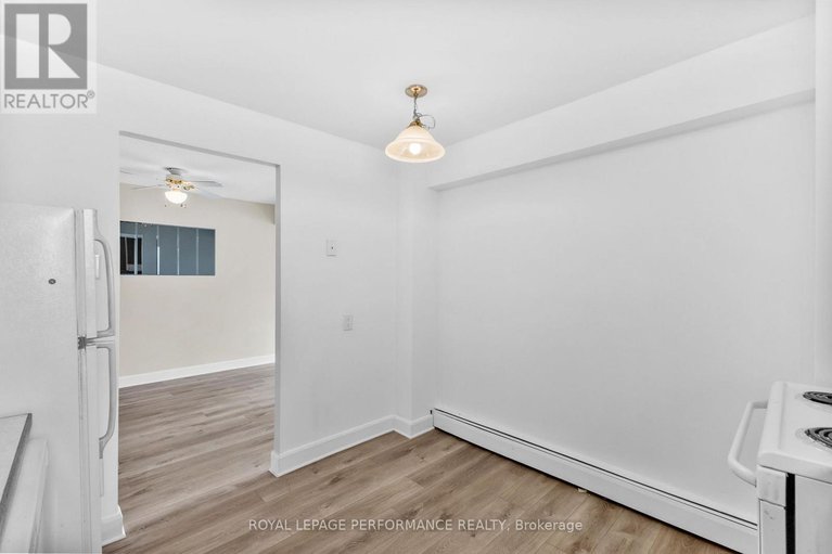 28607992/1003-1171-ambleside-drive/woodroffe/ottawa/ontario/K2B8E1_16