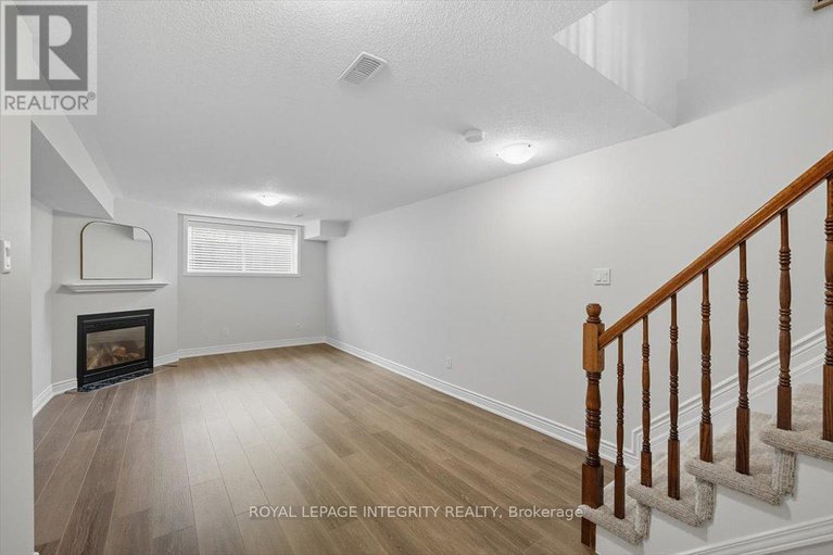 28906811/2018-winsome-terrace/fallingbrookgardenway-south/ottawa/ontario/K4A4Y4_35
