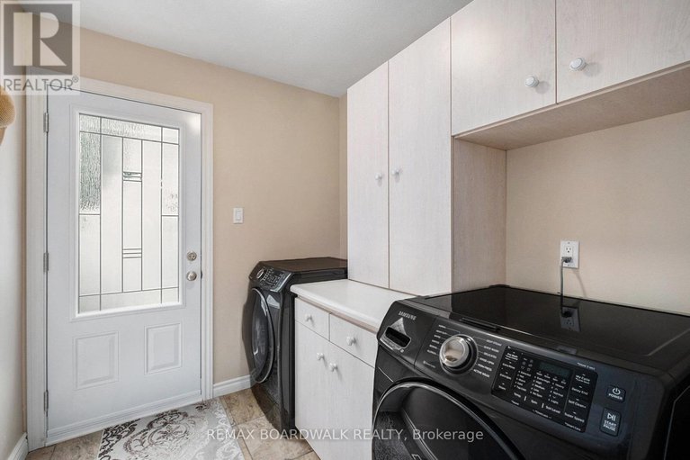 29352787/1315-prestone-drive/bilberry-creekqueenswood-heights/ottawa/ontario/K1E2Z2_20