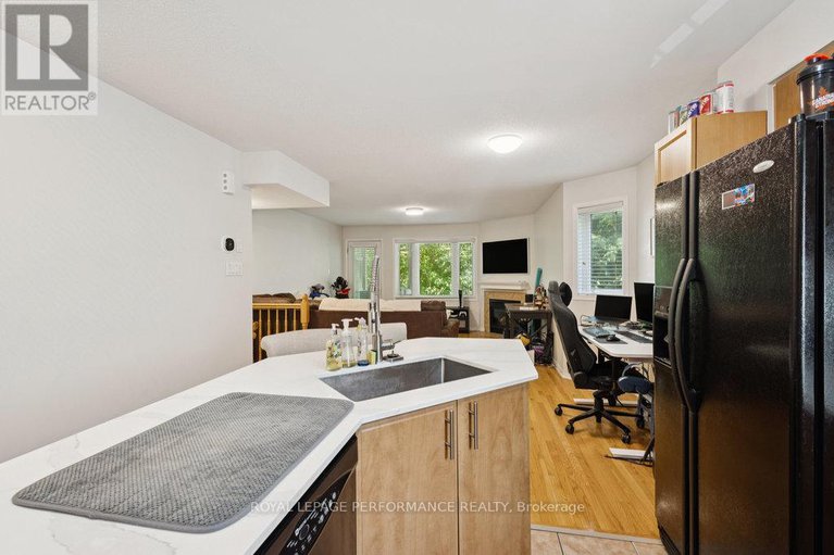 28620817/19-90-steele-park-private/cyrville/ottawa/ontario/K1J0J2_16