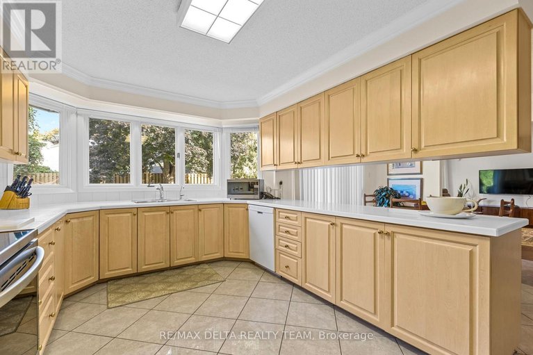 29580108/11-garand-place/urbandale-acres/ottawa/ontario/K1H8M1_12