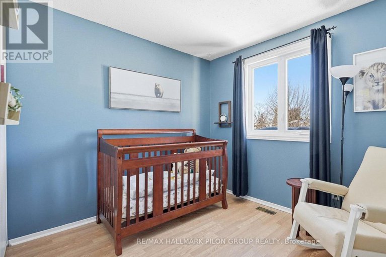 29358696/1853-brousseau-crescent/chateauneuf/ottawa/ontario/K1C2Y5_13