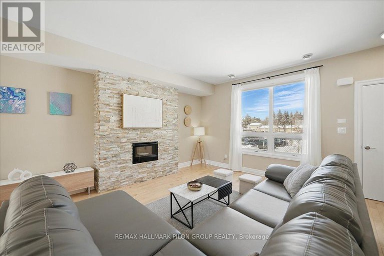 28165713/104-60-meach-private/stittsville-south/ottawa/ontario/K2S0T8_7