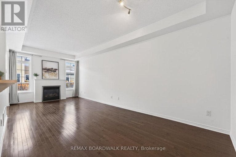 29438320/716-oakglade-avenue/emerald-meadowstrailwest/ottawa/ontario/K2M0B3_7