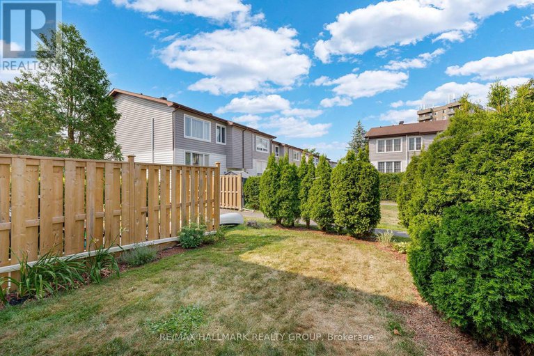 28720847/c-19-banner-road/sheahan-estatestrend-village/ottawa/ontario/K2H8T3_44