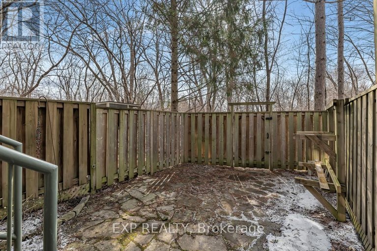 29666454/45-crispin-private/manor-park/ottawa/ontario/K1K2T7_29