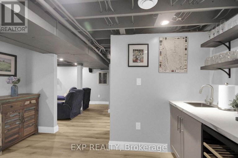 28339228/1447-maxime-street/pineview/ottawa/ontario/K1B4E7_15