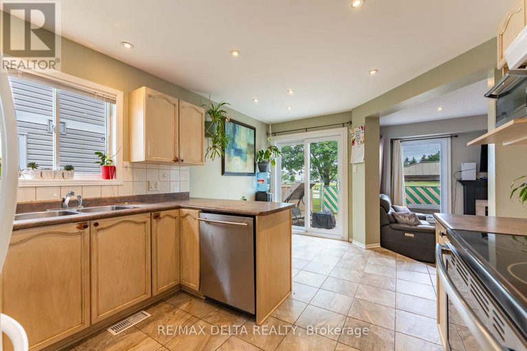 28540257/1610-duplante-avenue/fallingbrookpineridge/ottawa/ontario/K4A4A2_12
