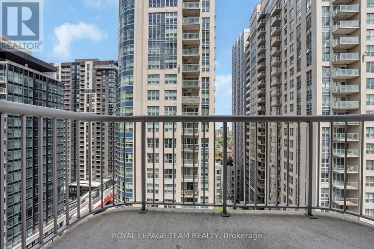 28538040/1404-234-rideau-street/sandy-hill/ottawa/ontario/K1N0A9_29