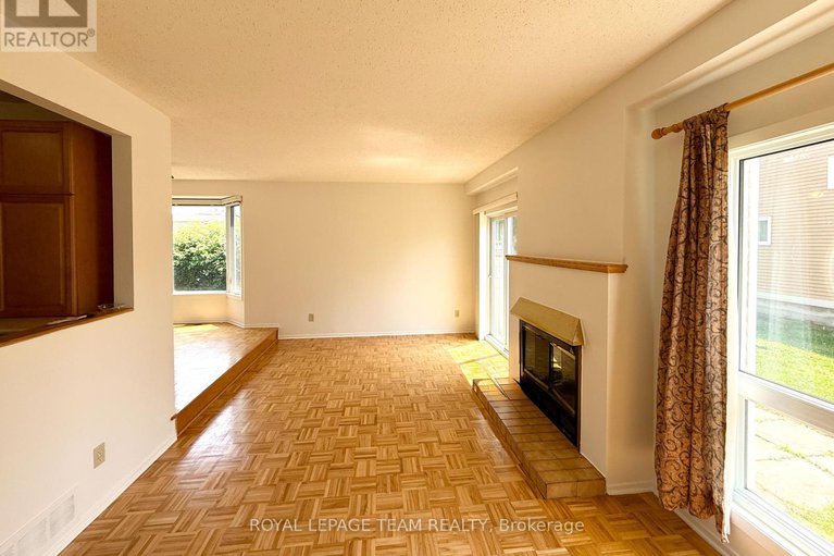 28744295/a-14-castlebrook-lane/centrepointe/ottawa/ontario/K2G5G4_8