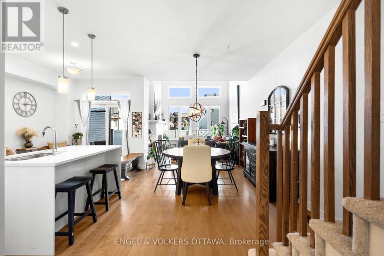 29589198/740-miikana-road/blossom-parkkemp-parkfindlay-creek/ottawa/ontario/K1X0H6_6