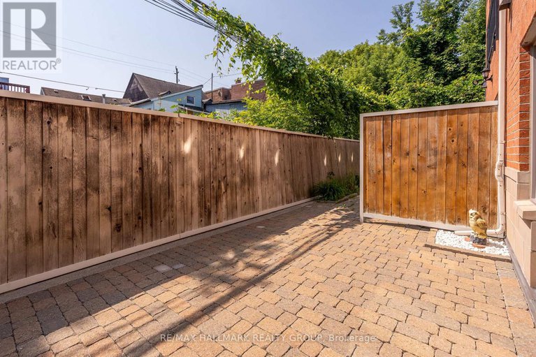 28335496/b301-124-guigues-avenue/lower-townbyward-market/ottawa/ontario/K1N5H7_38