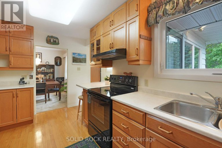 28902933/1034-riddell-avenue-s/braemar-park/ottawa/ontario/K2C2J7_11