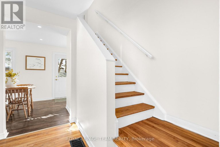 29392514/852-borthwick-avenue/castle-heightsrideau-high/ottawa/ontario/K1K2M8_26