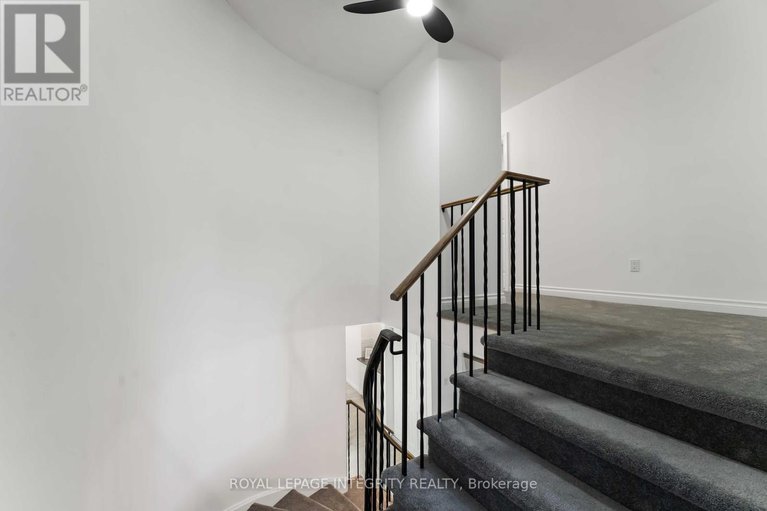 28688332/2044-wildflower-drive/queenswood-heights-south/ottawa/ontario/K1E3R5_16