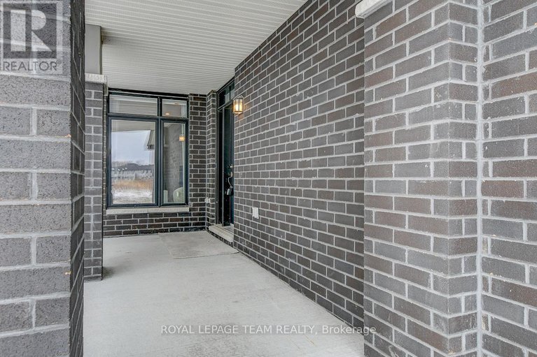 29433481/749-brian-good-avenue/riverside-southgloucester-glen/ottawa/ontario/K4M0E3_2