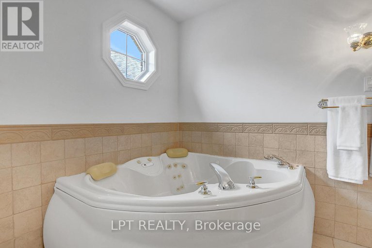 28499905/10a-ashburn-drive/borden-farmstewart-farmcarleton-heightsparkwood-hills/ottawa/ontario/K2E6N3_27