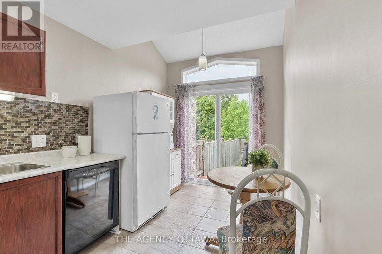 28611358/55-springcreek-crescent/bridlewood/ottawa/ontario/K2M2M2_12