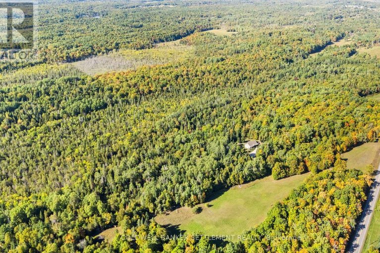 29662330/3124-mcdonalds-corners-road-road/lanark-highlands-dalhousie-twp/lanark-highlands/ontario/K0G1K0_35