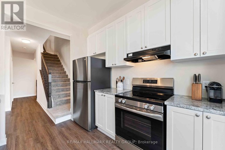 28974031/629-quilter-row/goulbourn-twp-from-franktown-rdsouth-to-rideau/ottawa/ontario/K0A2Z0_8
