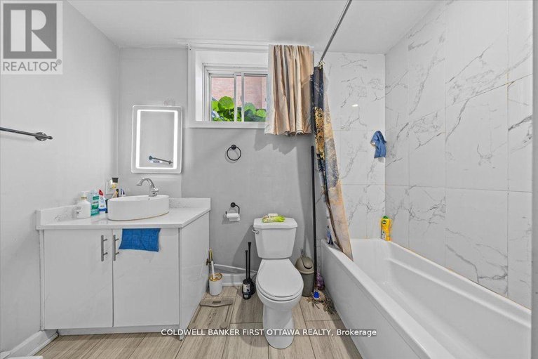 29638665/562-queen-mary-street/overbrookcastle-heights/ottawa/ontario/K1K1W1_29